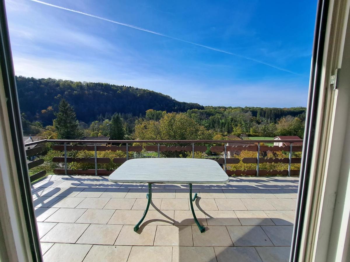 Villa Cosy House In Picturesque Jura Doucier Exterior foto